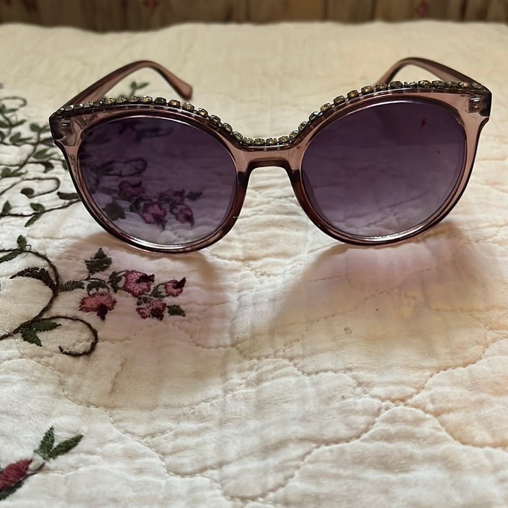 Purple sunglasses with diamond bejeweled on the top